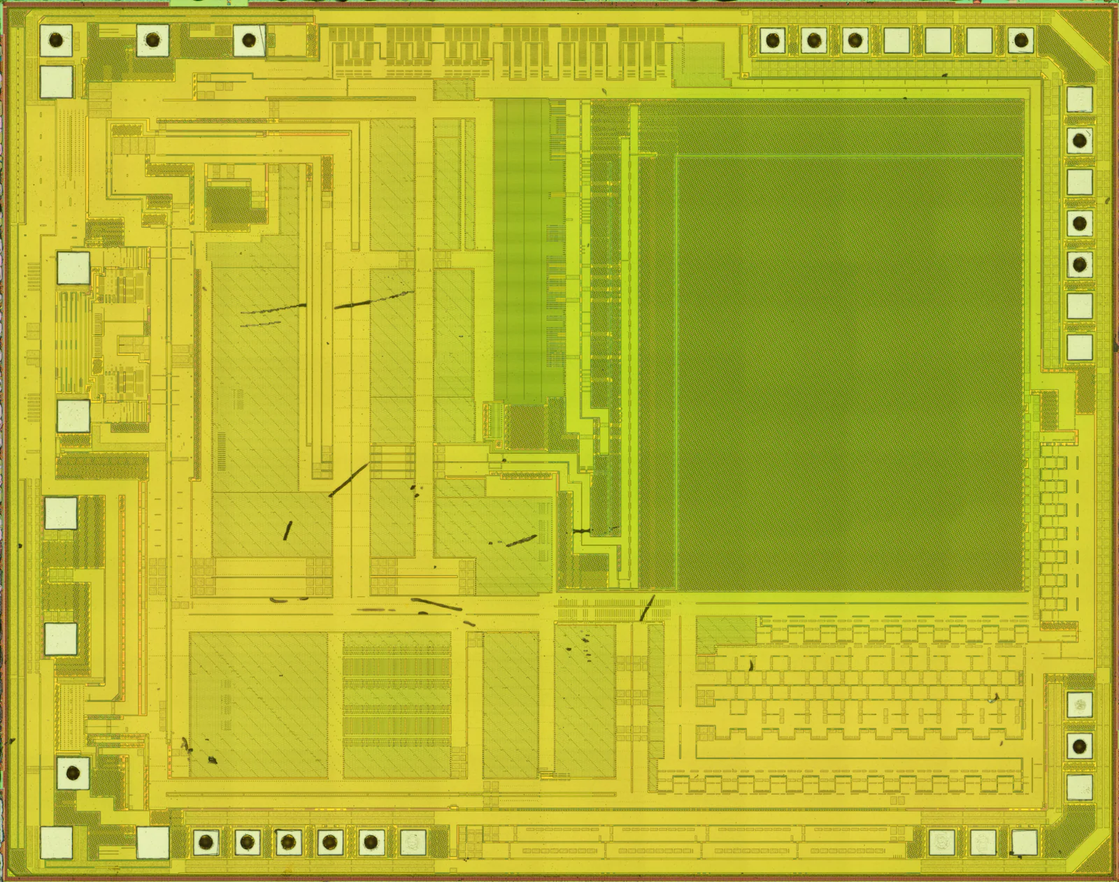 микрофотография криптографического модуля Infineon TPM