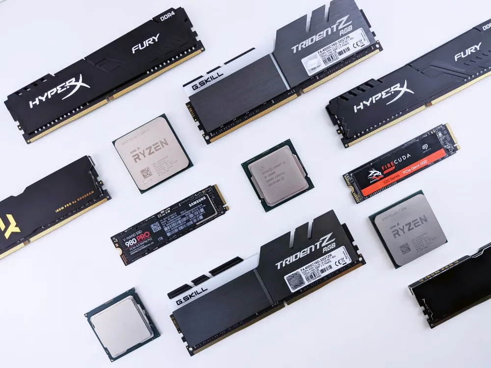 NAND SSD и другие компьютерные компоненты крупным планом