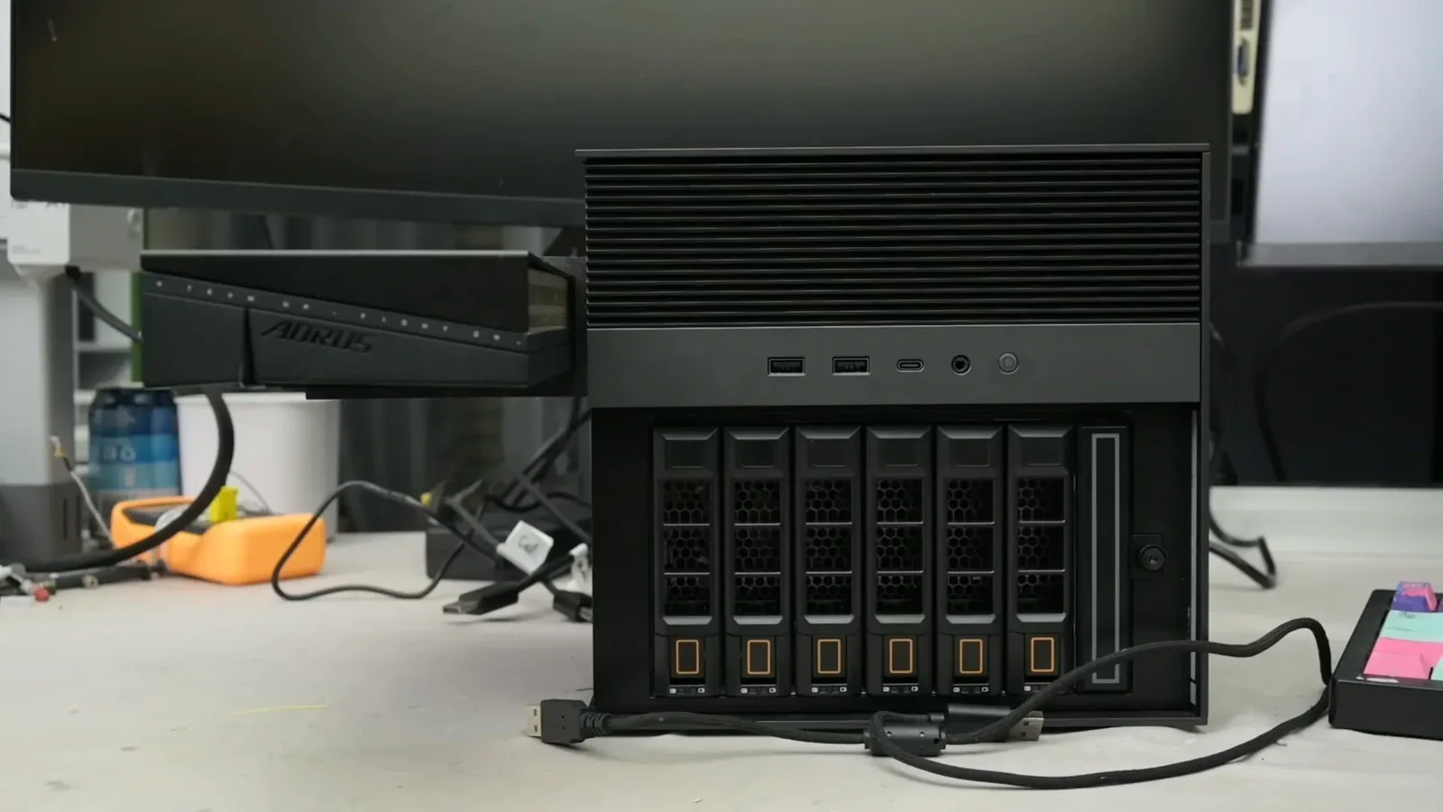 RTX 5060 ускорила игры на NAS, но превратила хранилище в пустой корпус