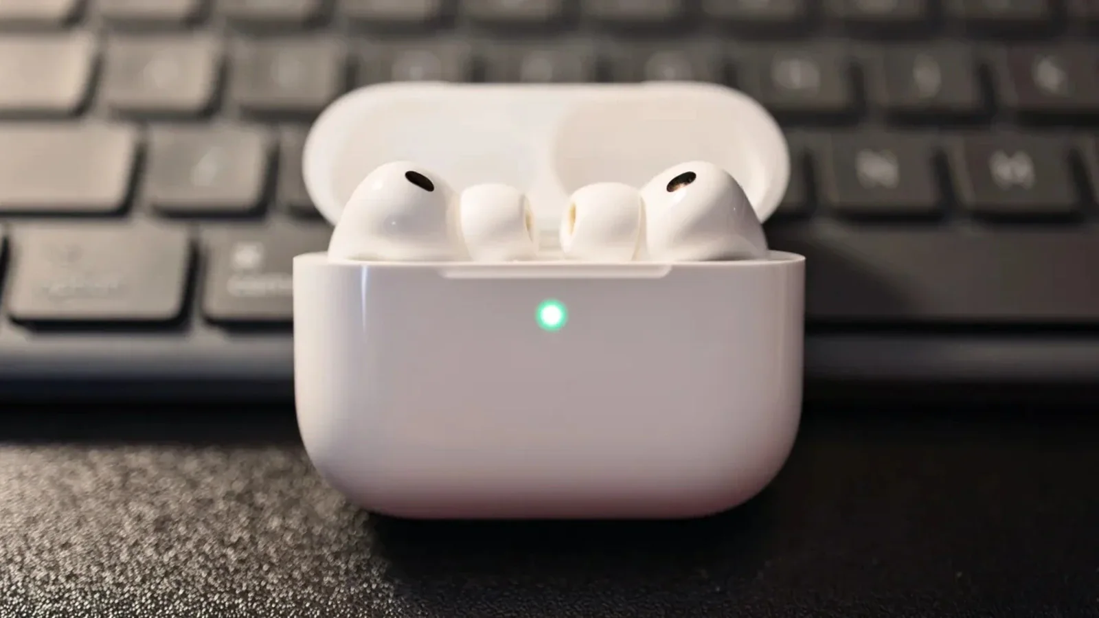 Apple готовит AirPods с камерами, первая версия может выйти в 2026 году