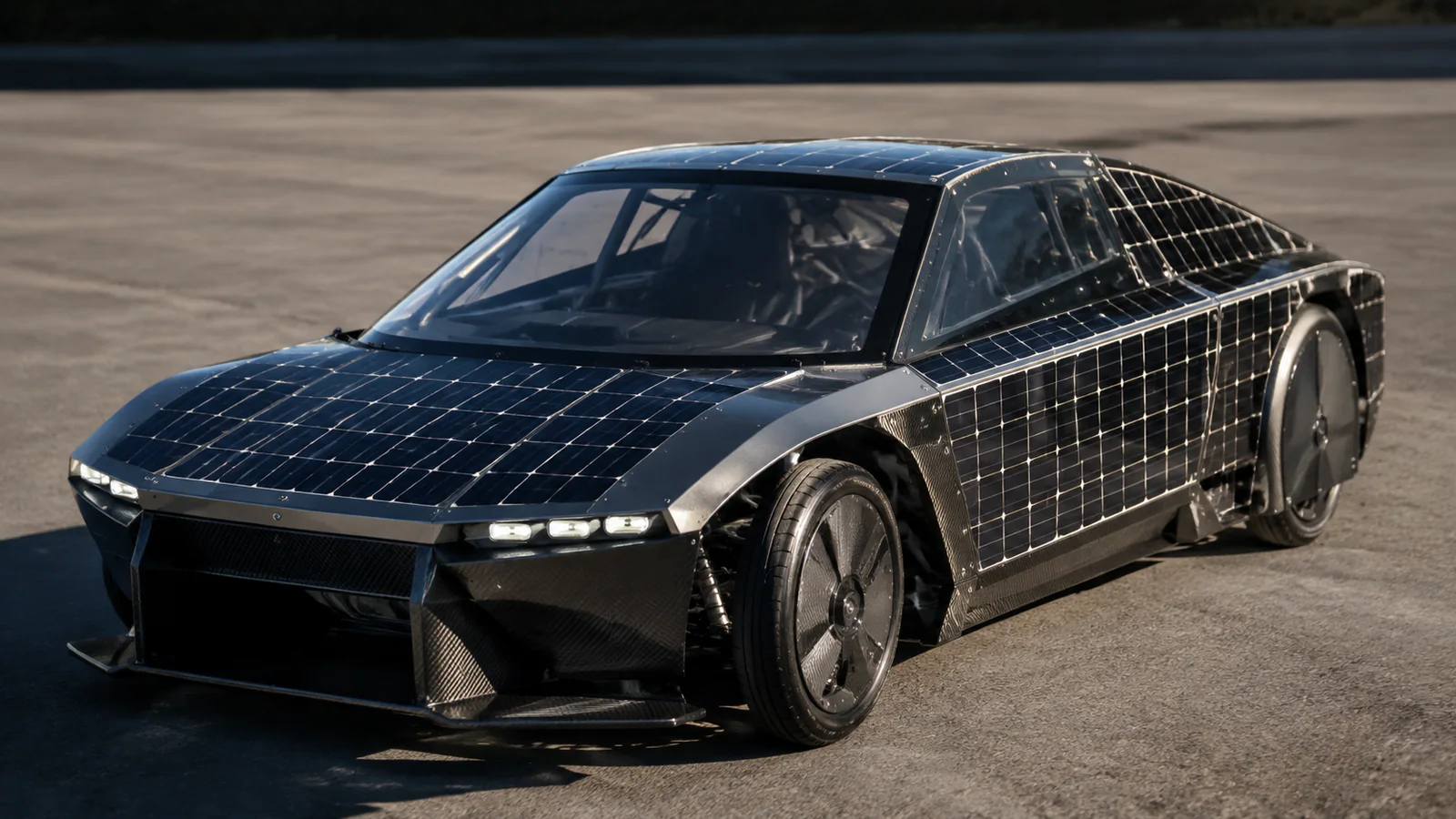 BMW показала электромобиль, который может получать больше энергии от солнца, чем тратит
