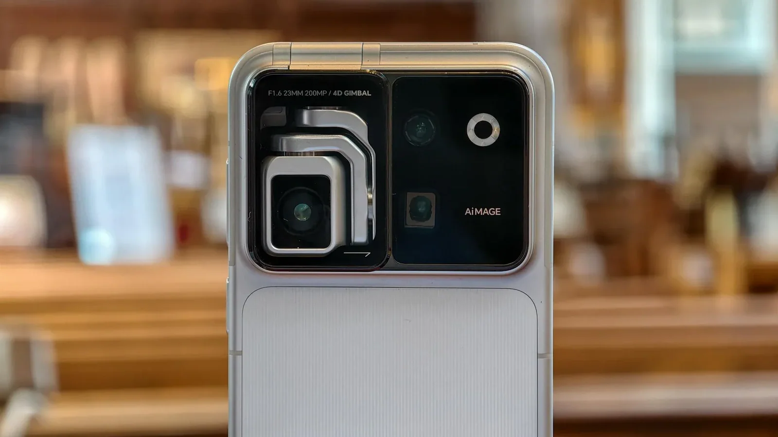 Honor Robot Phone вышел в Китае: механический подвес оказался главной идеей