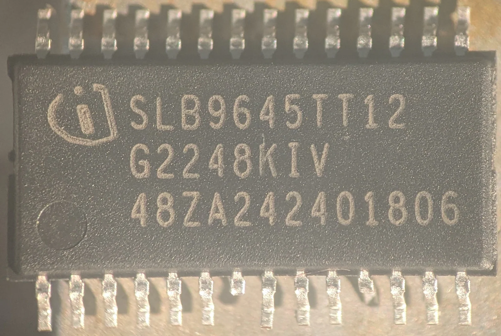 микросхема Trusted Platform Module Infineon SLB9645TT12FW.