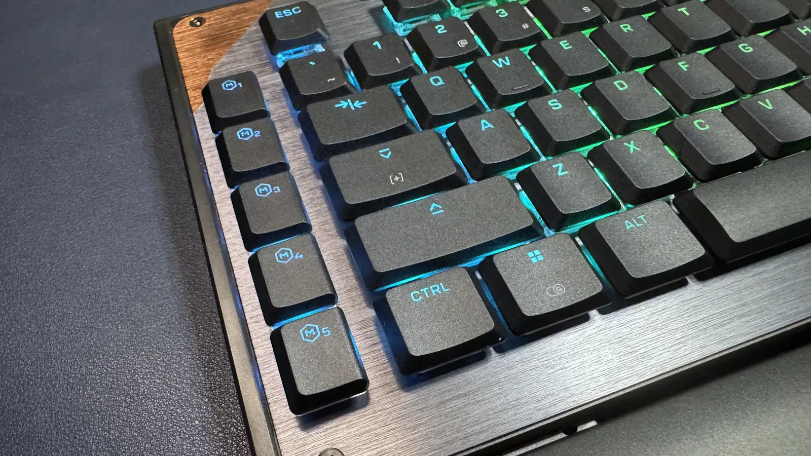 Turtle Beach выпустила клавиатуру с экраном и цифровым блоком