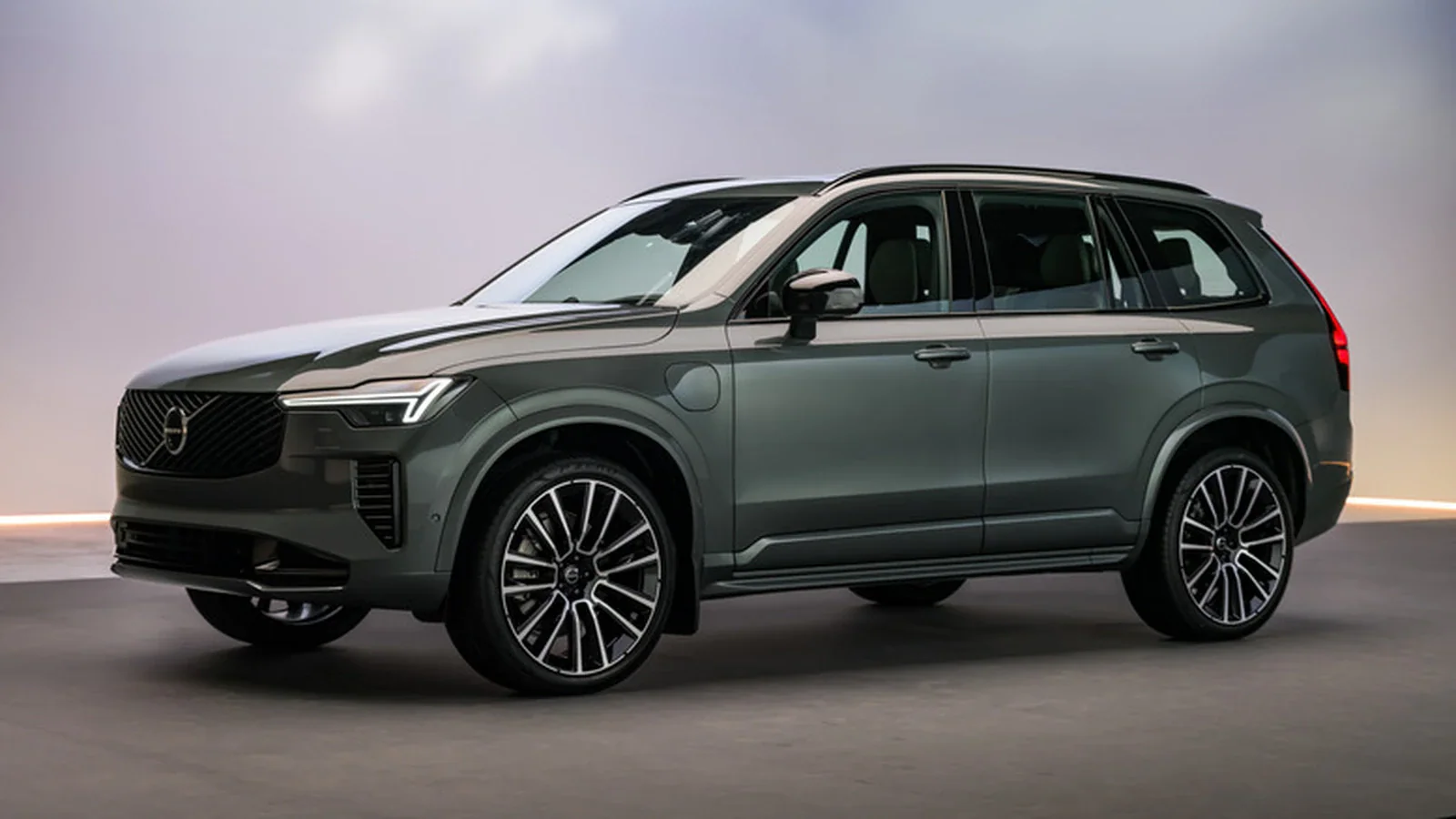 Volvo XC60 и XC90 проедут на электричестве вдвое дальше