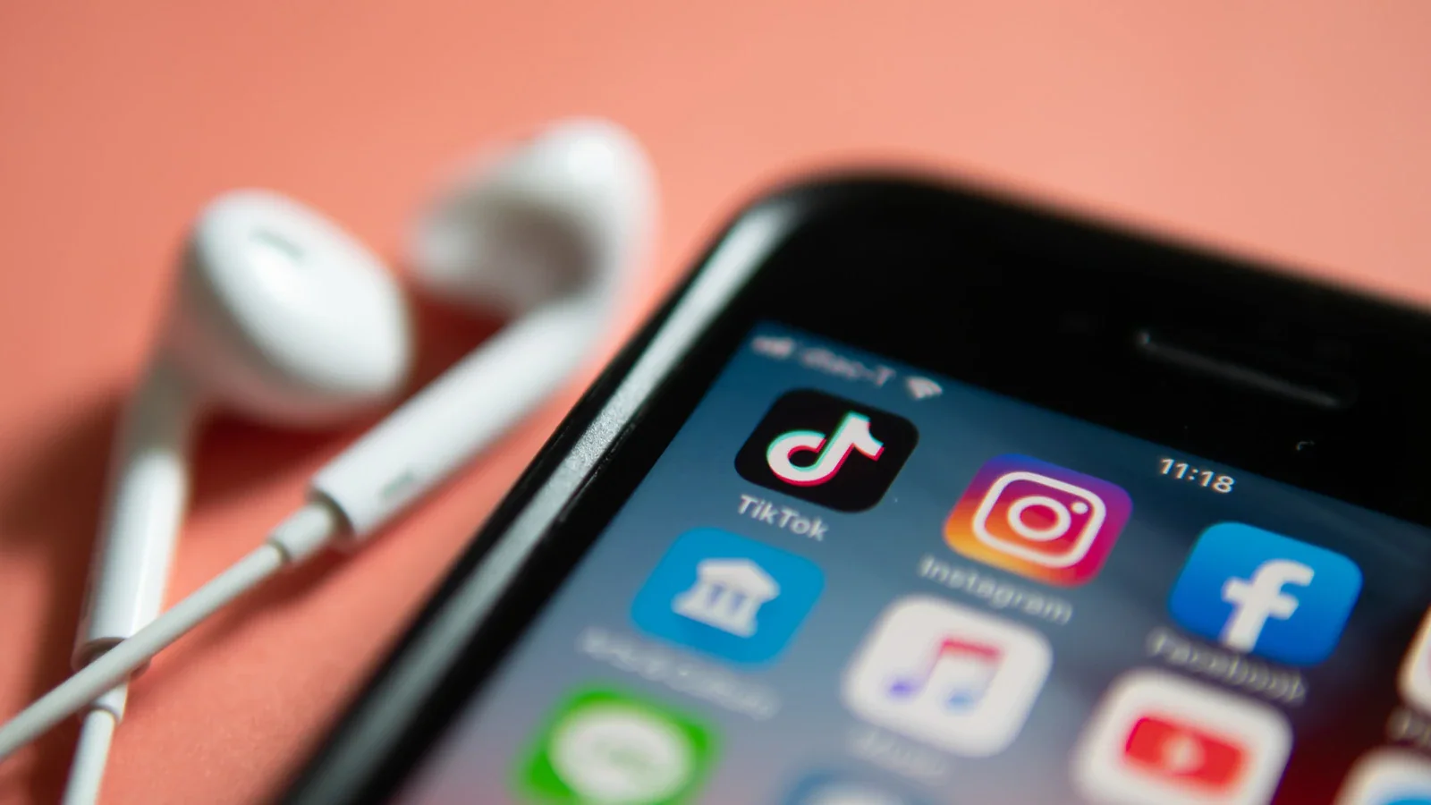 В iOS 27 появился эквалайзер для AirPods, который работает не только в Apple Music